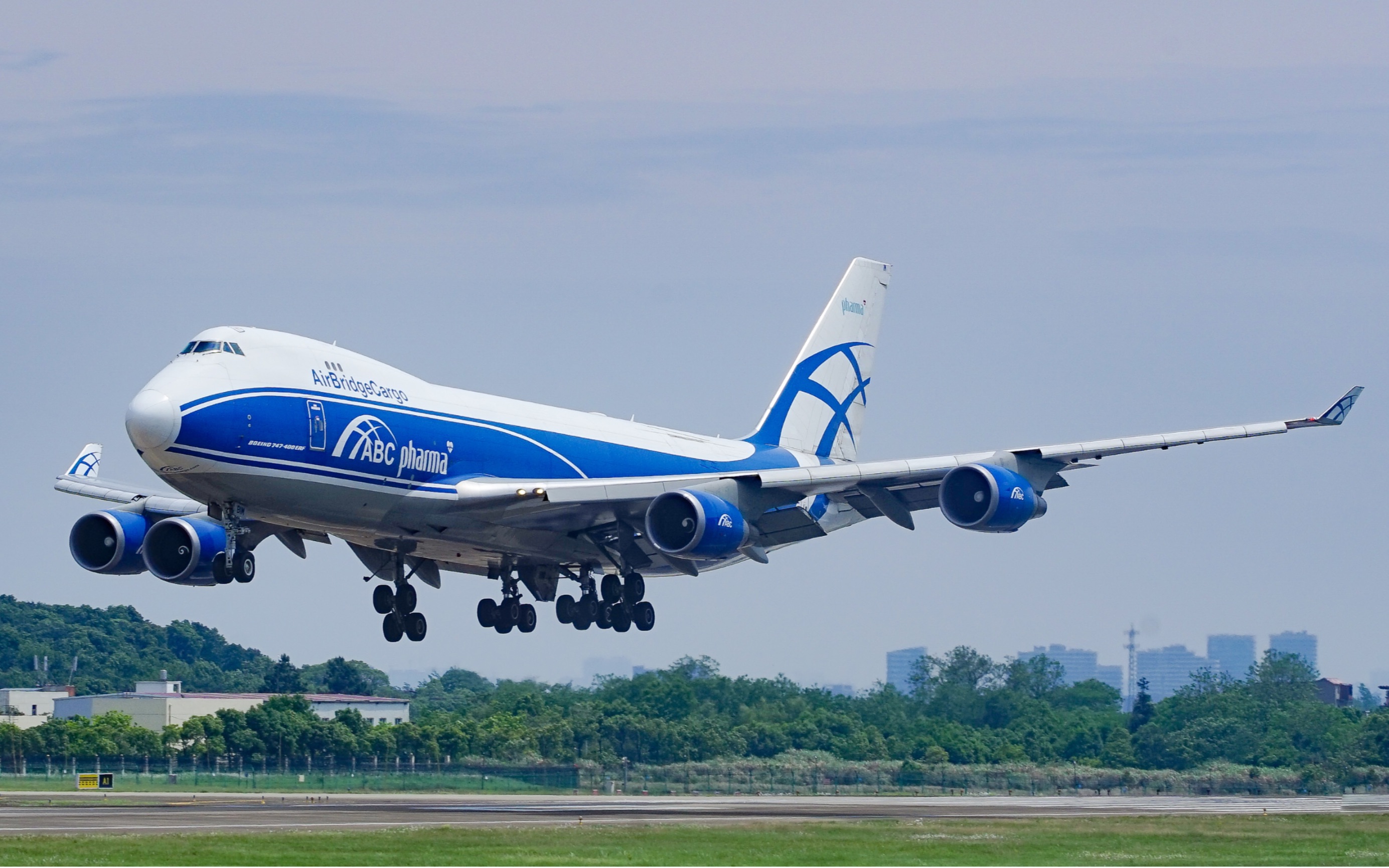 俄罗斯空桥航空b747-400f南昌03跑道起飞