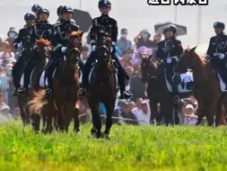 下载视频: 飒！女骑警亮相草原那达慕，气势十足，引人注目