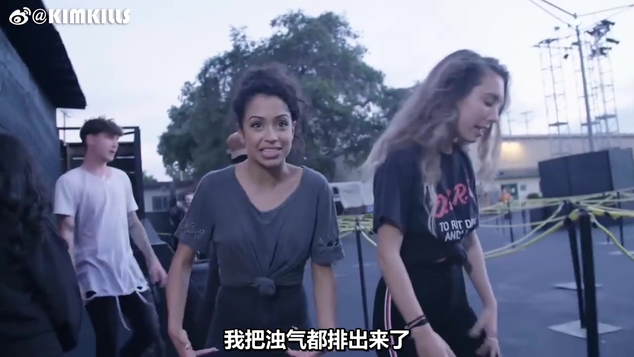 [图]【Liza Koshy】你的女孩Liza鬼屋历险记