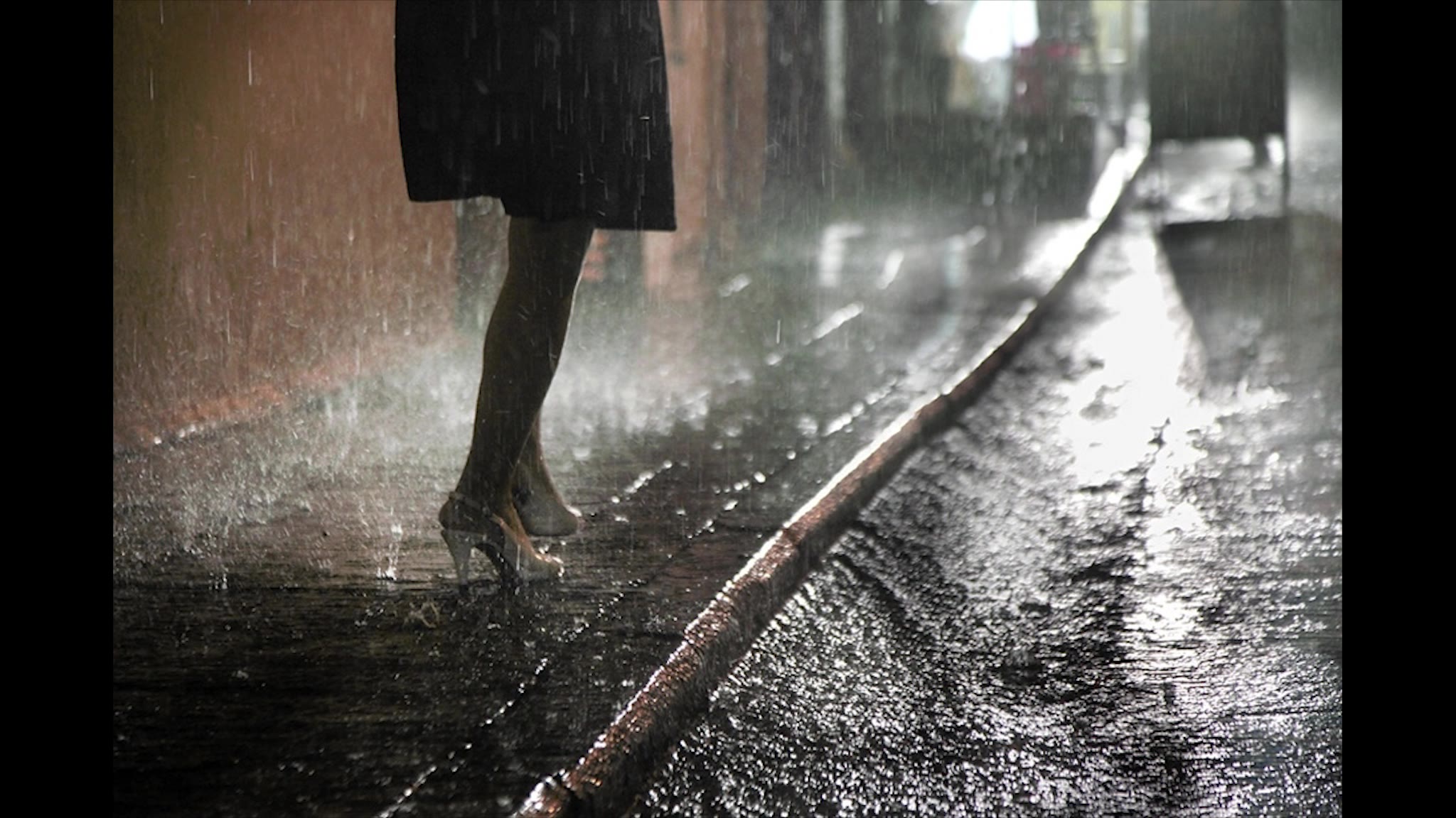 [图]【为什么摄影师都喜欢下雨天出去拍照？】 你们下雨天会出门拍摄照片吗？欢迎收看 看了也不知道为什么的节目。