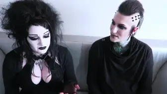 Descargar video: Interviewing Chris Motionless - Black Friday