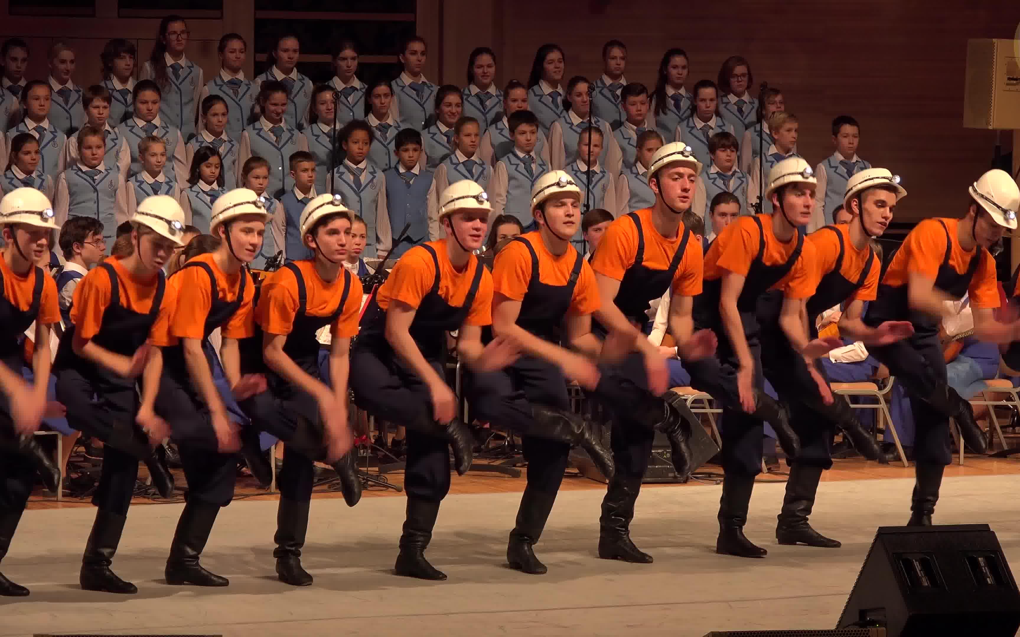 南非舞蹈"矿工" -洛克捷夫歌舞团(2017)_哔哩哔哩 (゜-゜)つロ 干杯