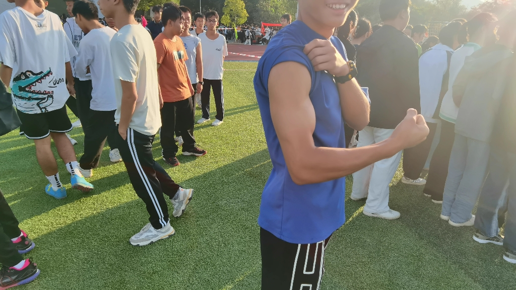 无意中看到了同学的肱二头肌_哔哩哔哩_bilibili