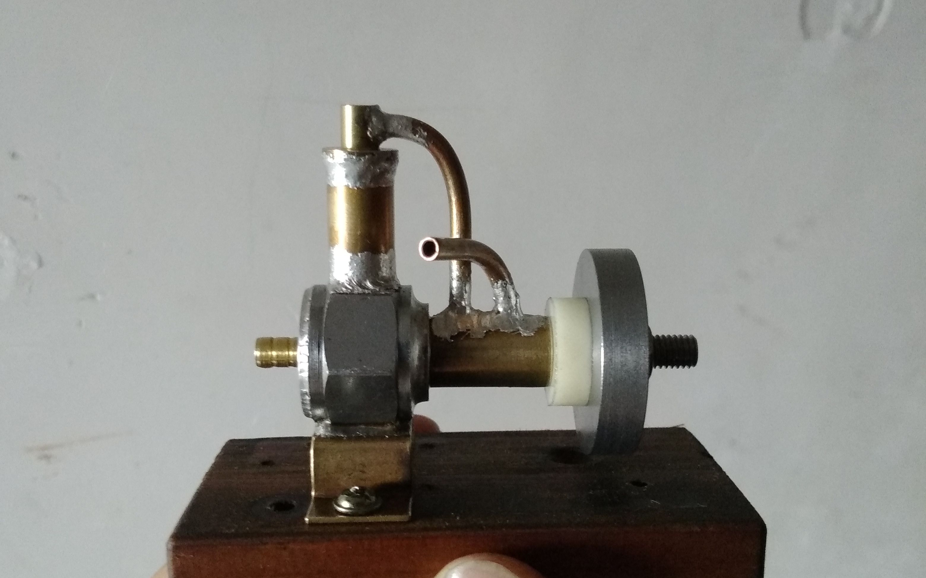 自制迷你单缸气动发动机