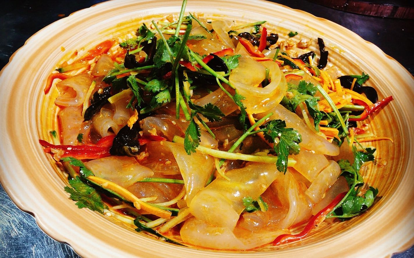 来一盘五彩大拉皮,酸辣爽口又开胃