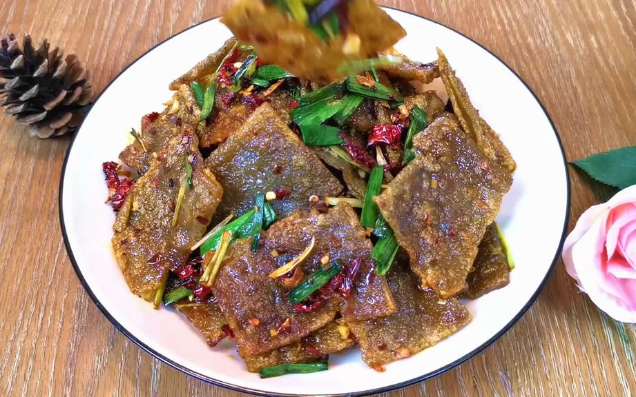 干椒大蒜炒蕨粑