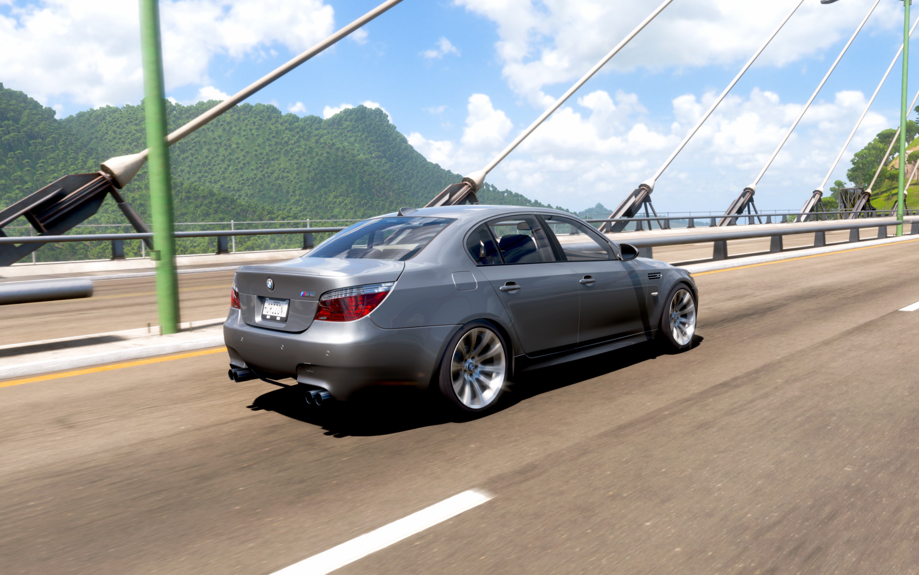 极限竞速地平线5最好听的声浪班戈宝马m5自吸v10隧道咆哮