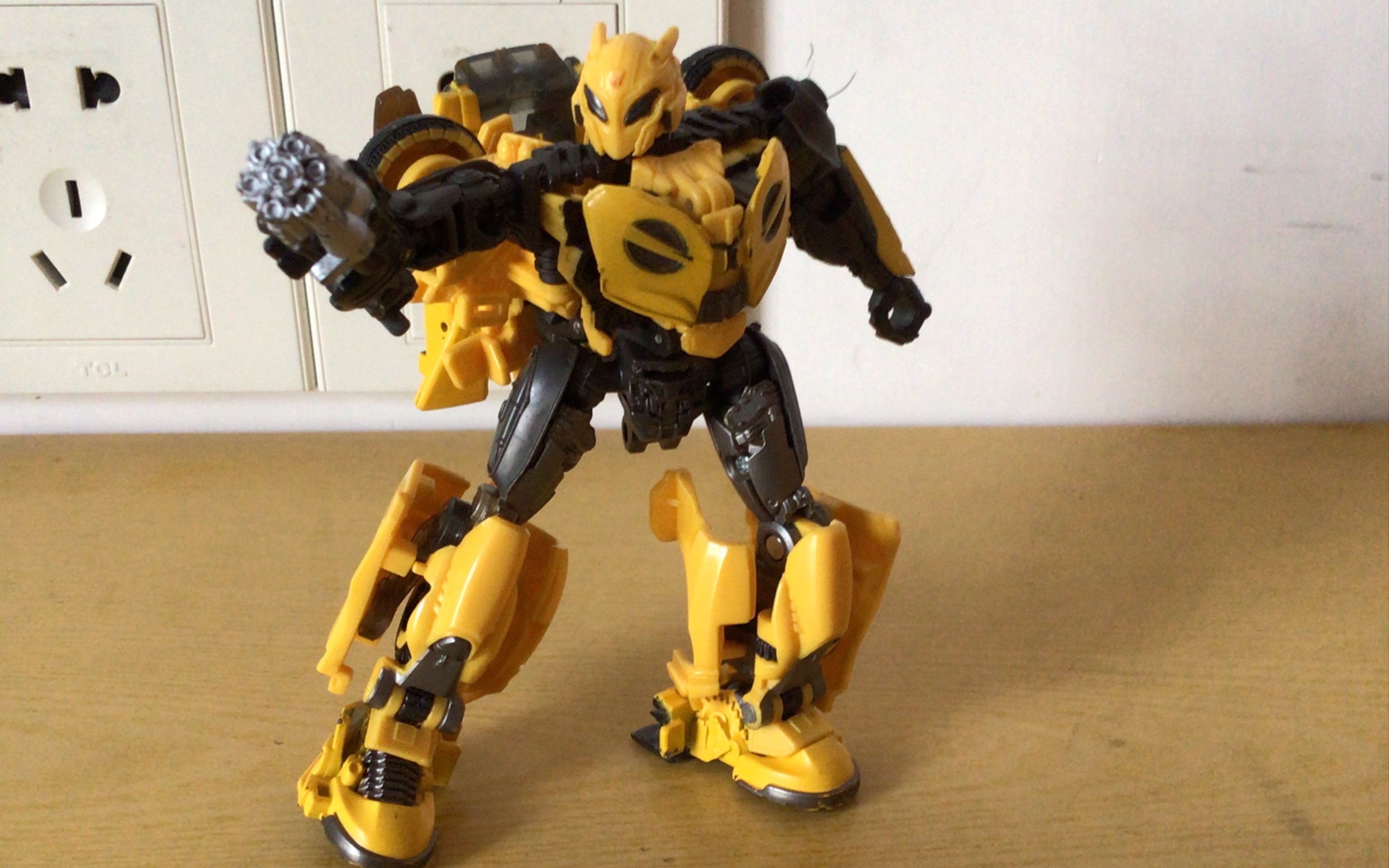 ss70外传赛星大黄蜂(逆变)