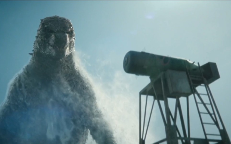 哥斯拉以为面前是个能吃的东西,结果却是一个拥有杀伤力的核弹