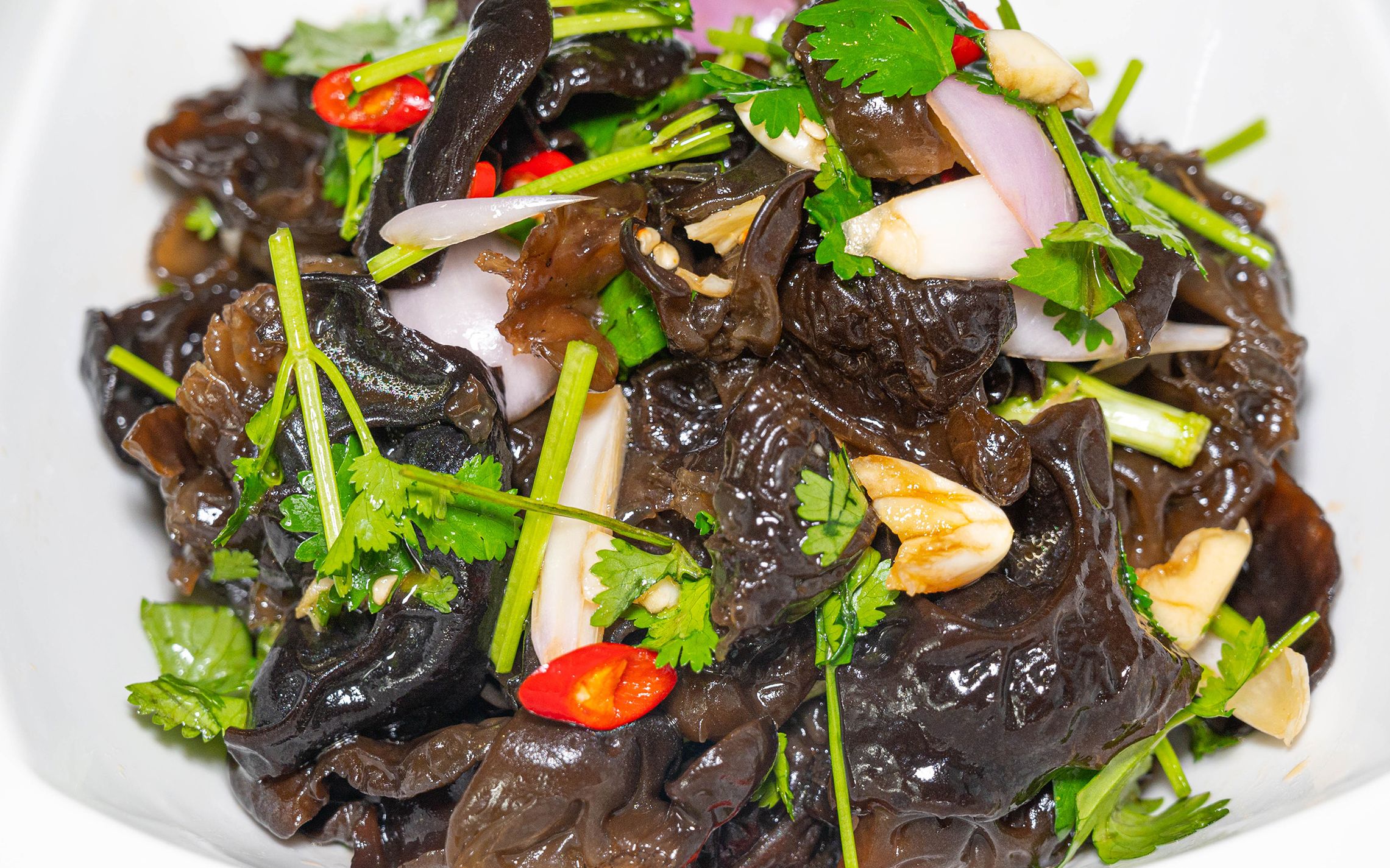 香脆酸爽的凉拌木耳,学会这个通用的凉拌技巧,各种凉拌菜get