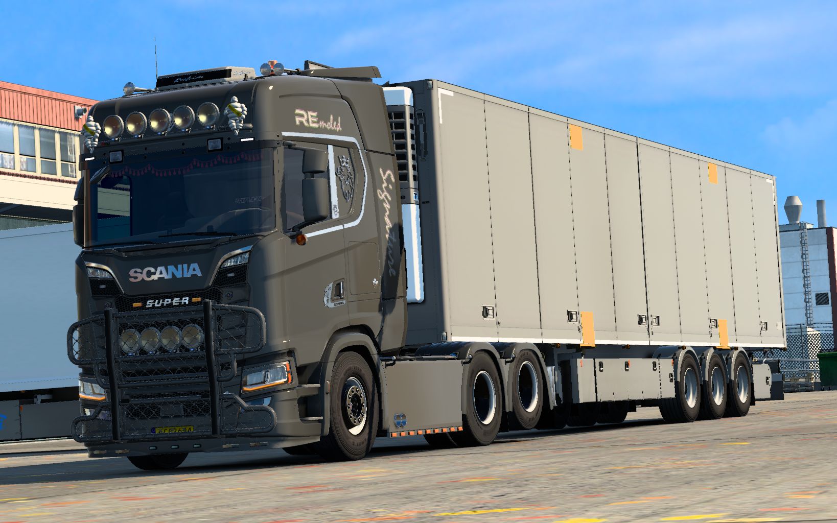 欧洲卡车模拟2:斯堪尼亚s770v8在西班牙运输鲜鱼18吨货物啦 - 马德里