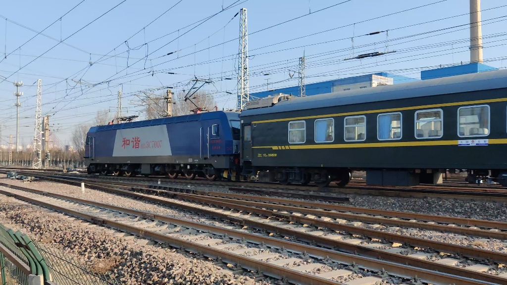 太局太段hxd3c 7007牵引k7802次通过平旺站