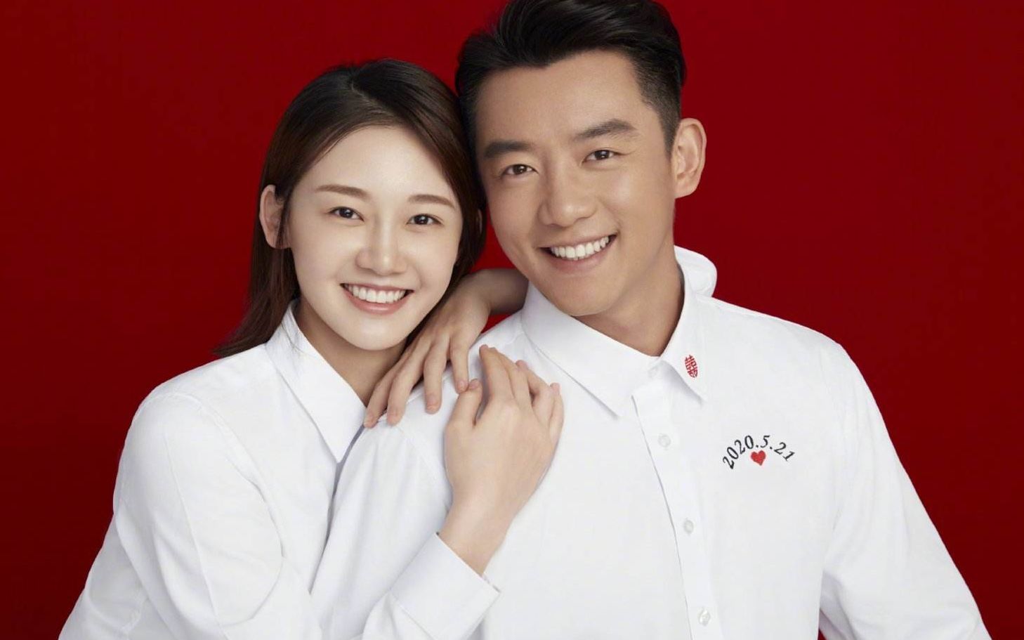 郑恺苗苗晒结婚照宣布结婚结婚照有趣互动,肚子贴"囍"有何寓意