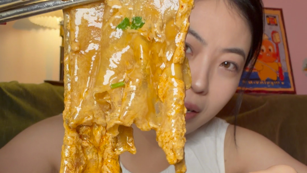 网上很火的小众火锅食材，第二弹来啦！火锅蘸料麻酱和油碟，我都要！