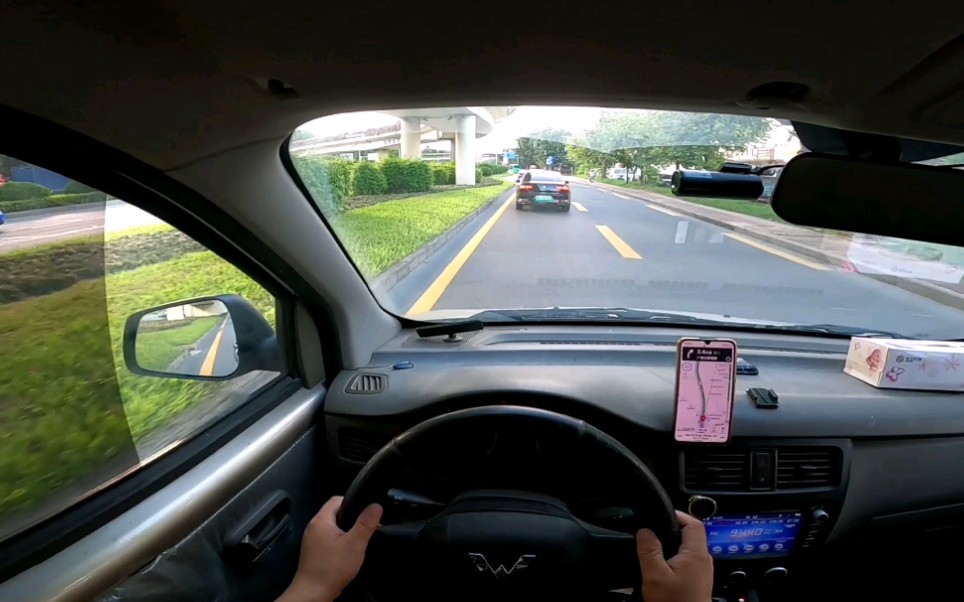 手动挡面包车第一视角驾驶,一个初级驾驶员开着传说中的神车,五菱神车