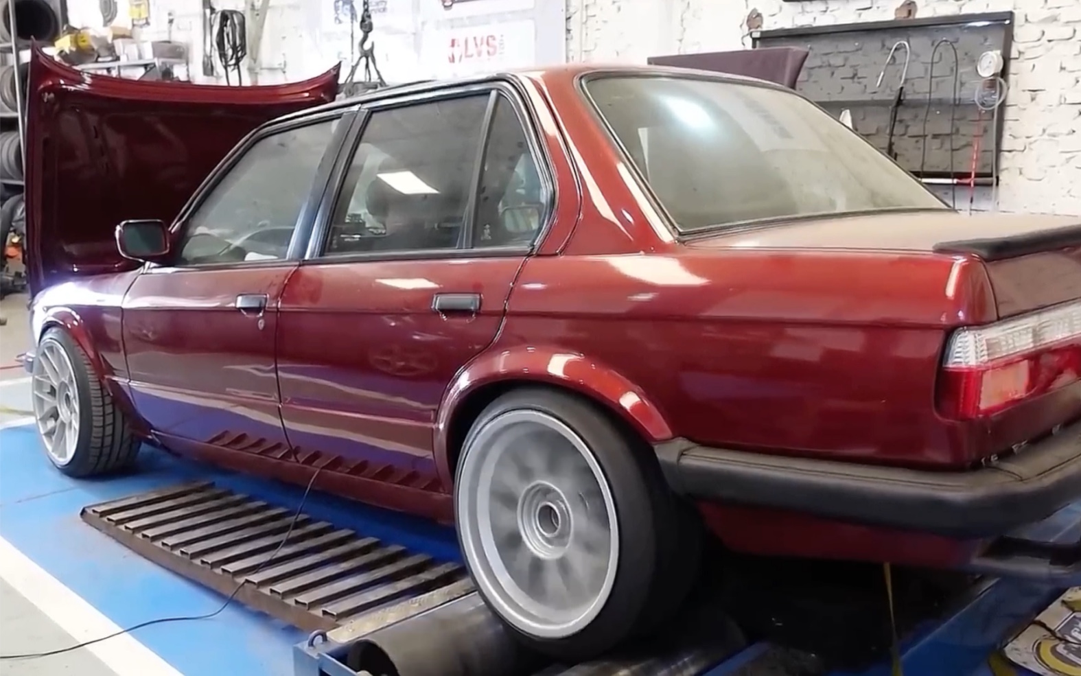 中古车翻新:宝马325打散翻新重组