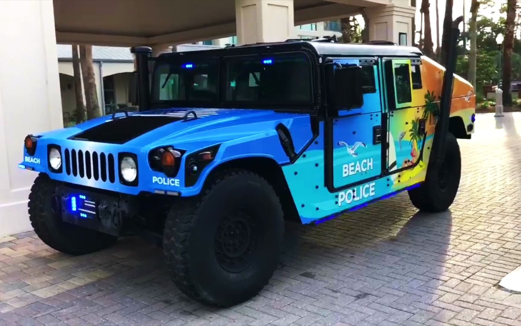 【爆改时刻】悍马警车定制涂装 警灯系统成品展示_哔哩哔哩_bilibili