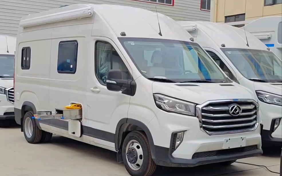 v90无中门房车,自动挡柴油房车,床多座位多总要都备着