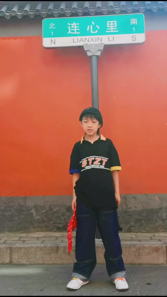 阿森同学宝藏男孩画画的baby