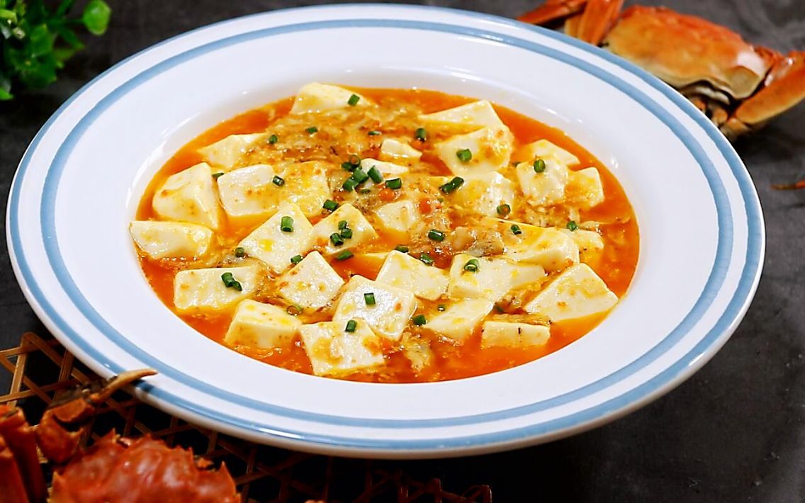 螃蟹与豆腐可以这么吃,教你蟹粉豆腐的做法,趁热吃又软又嫩又滑