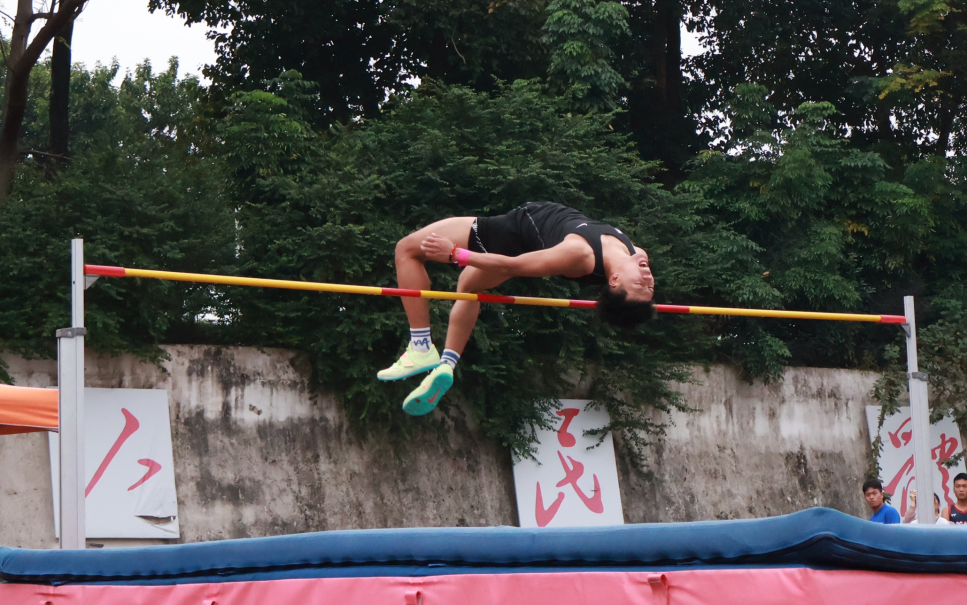 每一份背弓的影子映照出自己每一份的热爱