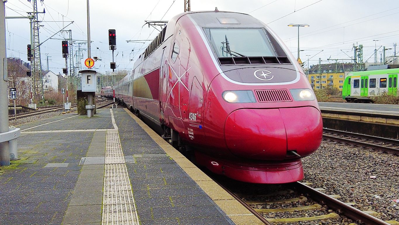 来自巴黎站的欧洲之星火车