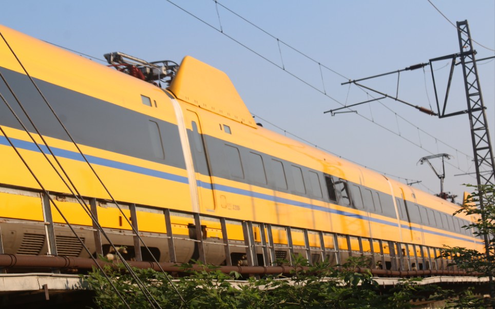 一下午碰到两趟检测车,crh380黄皮耗子动检通过,k572附挂轨检