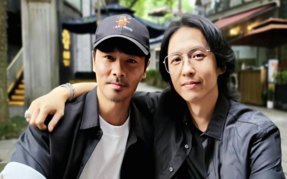 张晋罕见带3岁儿子与张淇等人聚餐被偶遇