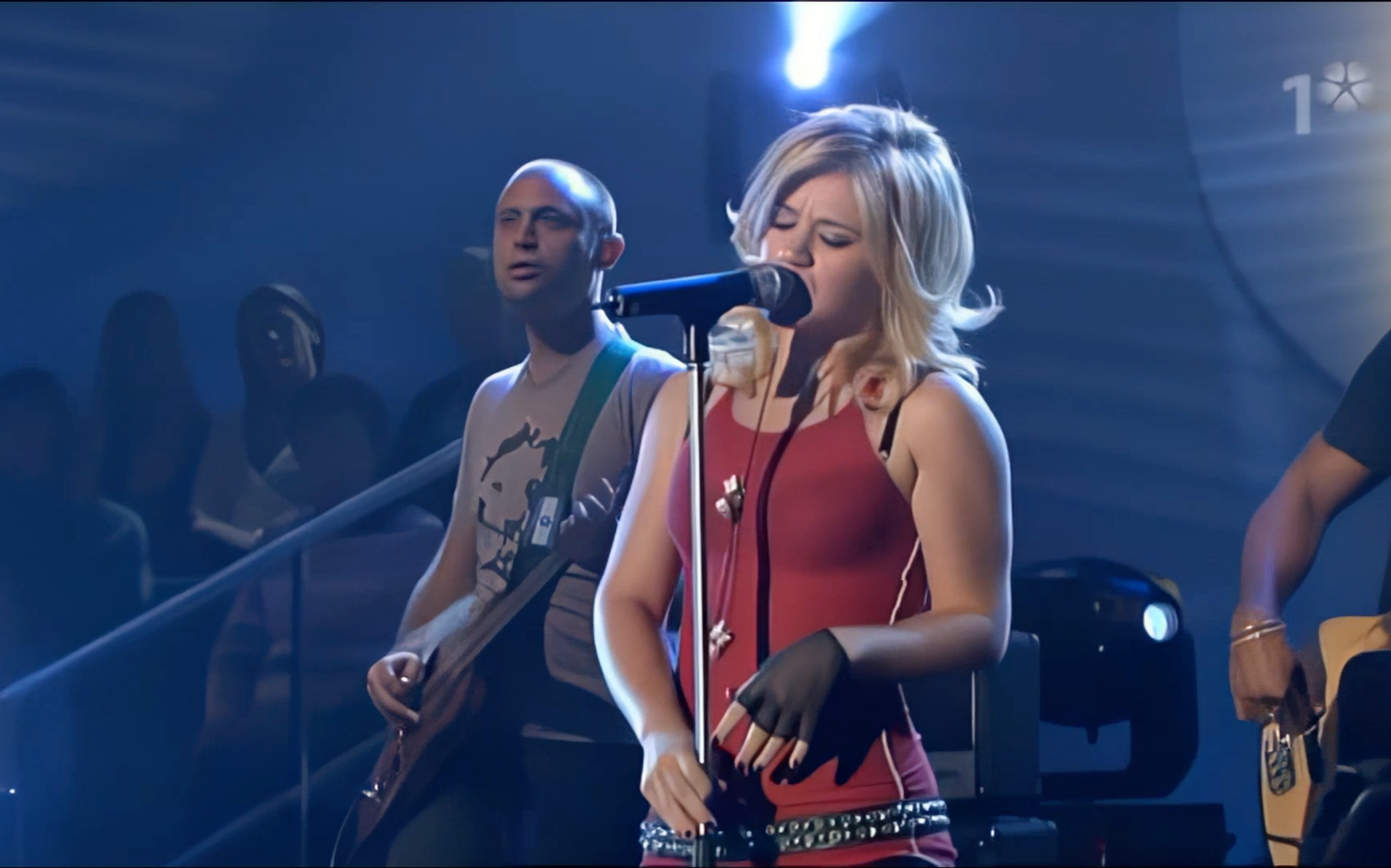 【高清修复】kelly clarkson - behind these hazel eyes live on tv