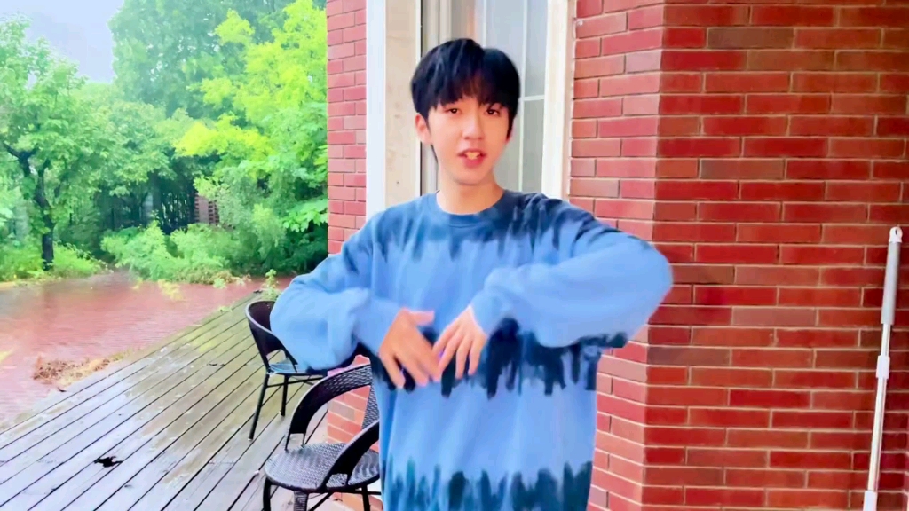 【贺峻霖】贺儿终于挑战"鲱鱼罐头"了!霖霖兔勇哈哈哈哈哈哈