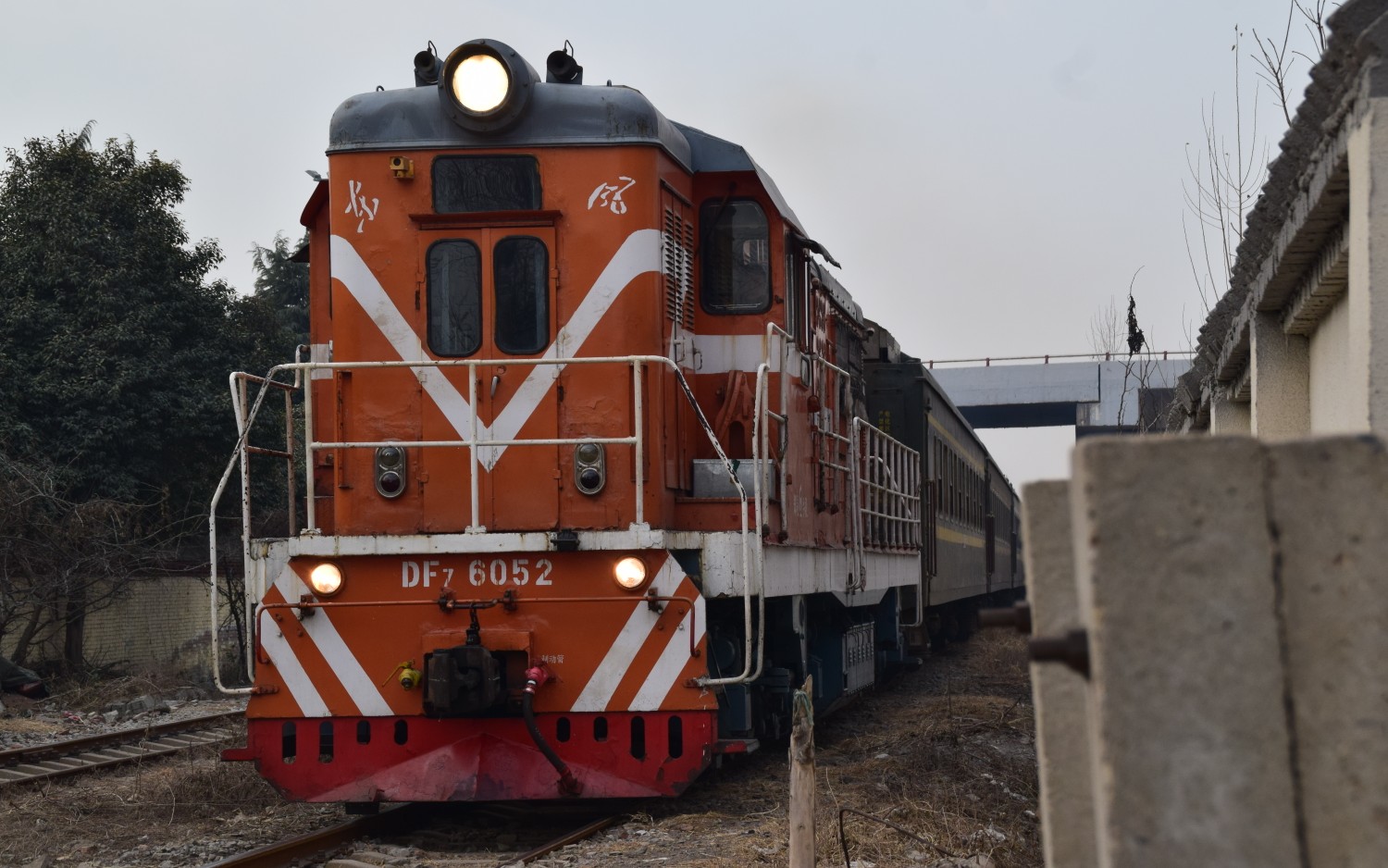 待焦联络 摘挂列车df7b-6052焦作北去待王方向 syz25b & syz25g 90118