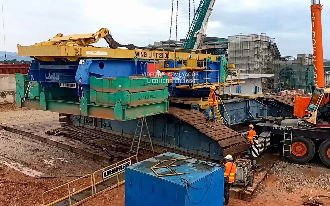 利勃海尔lr 1650大型履带式起重机组装
