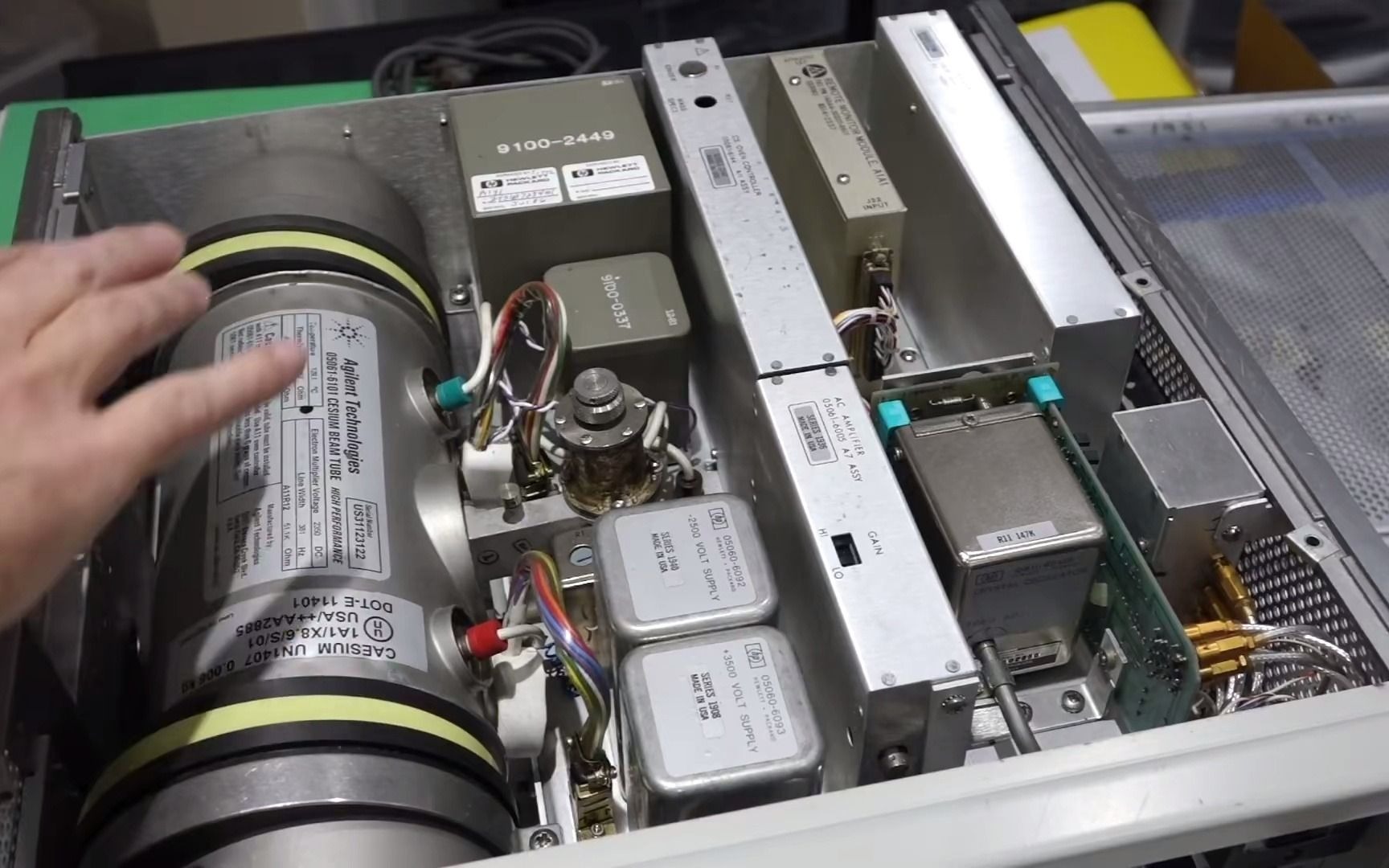 hp 5061a cesium clock铯原子钟内部结构,性能测量