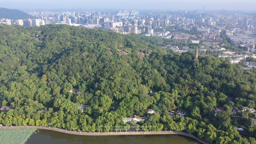 8月份航拍鸟瞰杭州西湖附近宝石山和黄龙