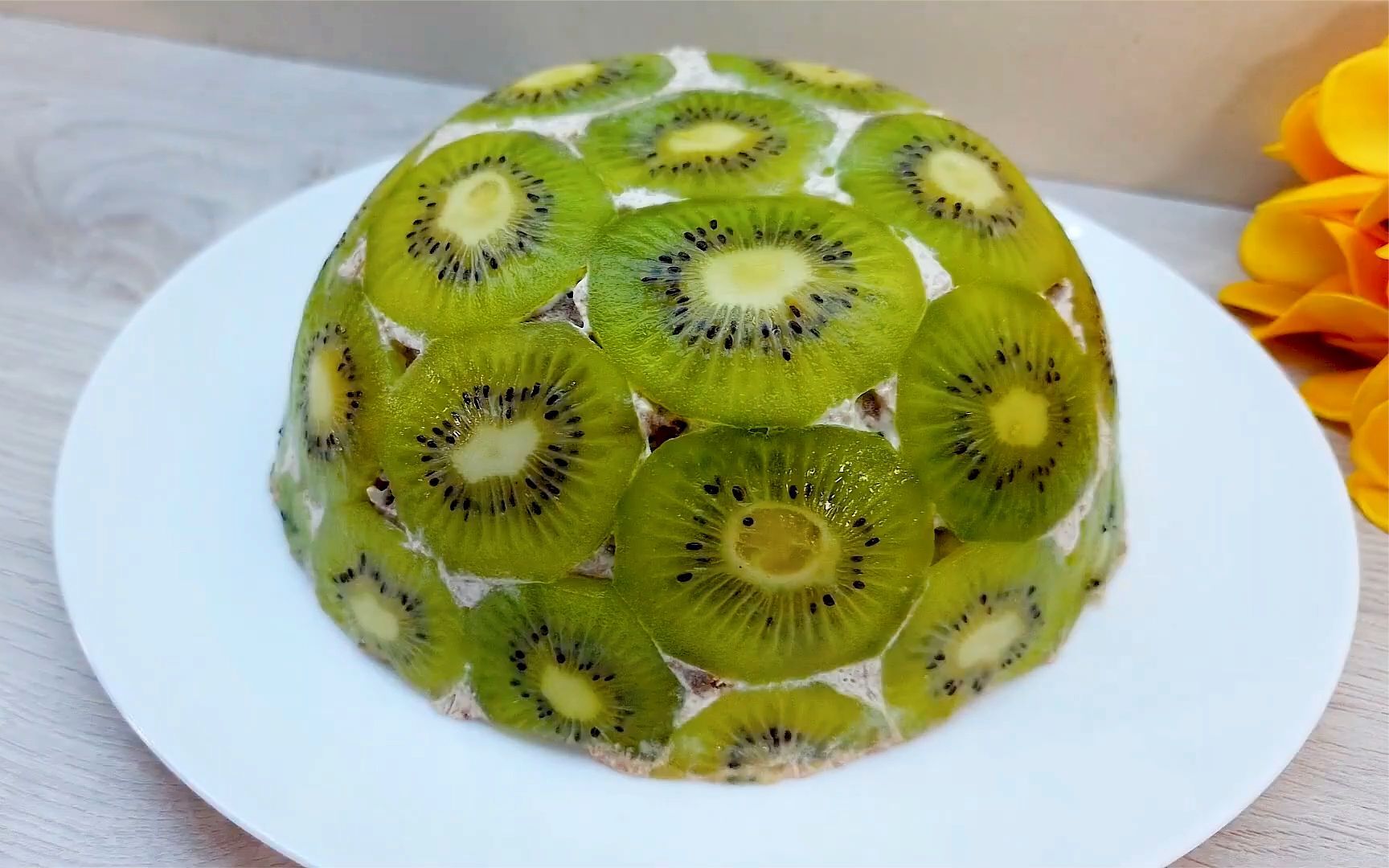 教你在家自制奇异果蛋糕,简单几步搞定,家人都喜欢