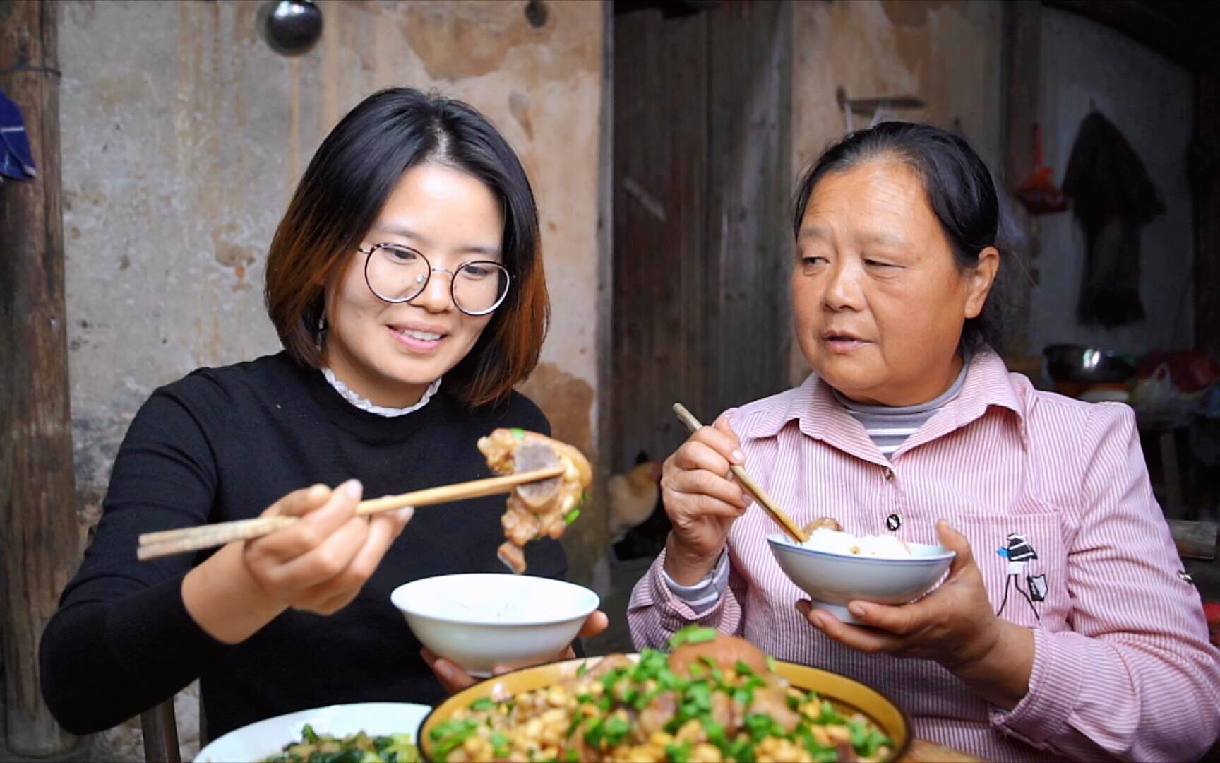农村婆媳同吃住儿媳妇忘记交生活费了看婆婆让儿媳吃的啥