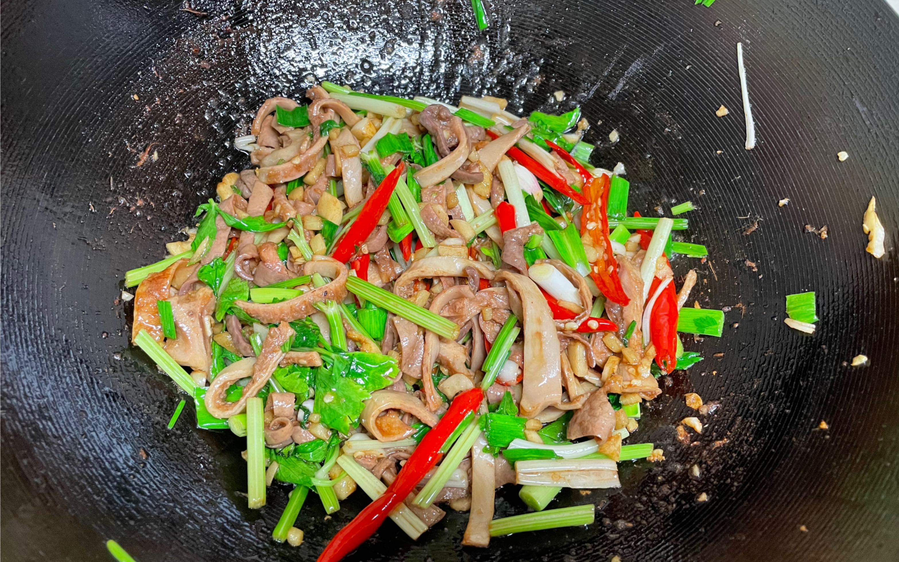 厨师长教你经典湘菜“生炒脆肚”的做法，猪肚酸辣爽脆，先收藏了 - 哔哩哔哩