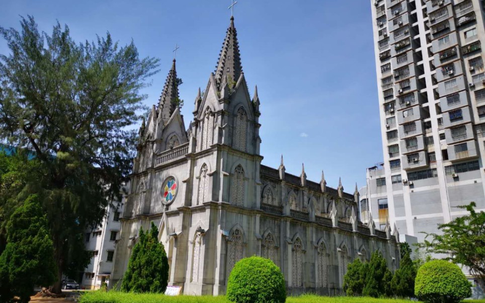 霞山天主教堂,也称维多尔天主教堂,典型的哥特式建筑,法国殖民广州湾