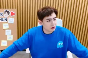 Video herunterladen: 【Khuntoria】刚哥：V这个名字有点烫嘴！