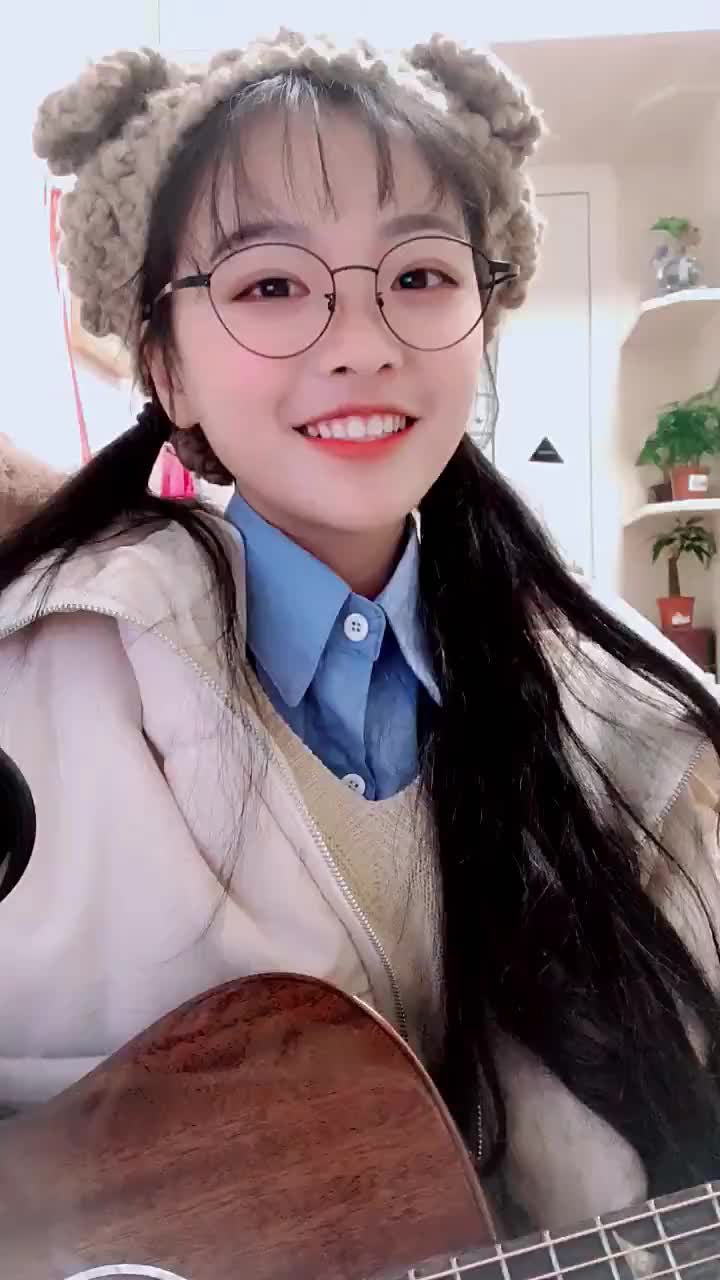 17岁小姐姐翻唱《小宇》,古灵精怪的表情太甜了,感觉自己恋爱了_哔哩