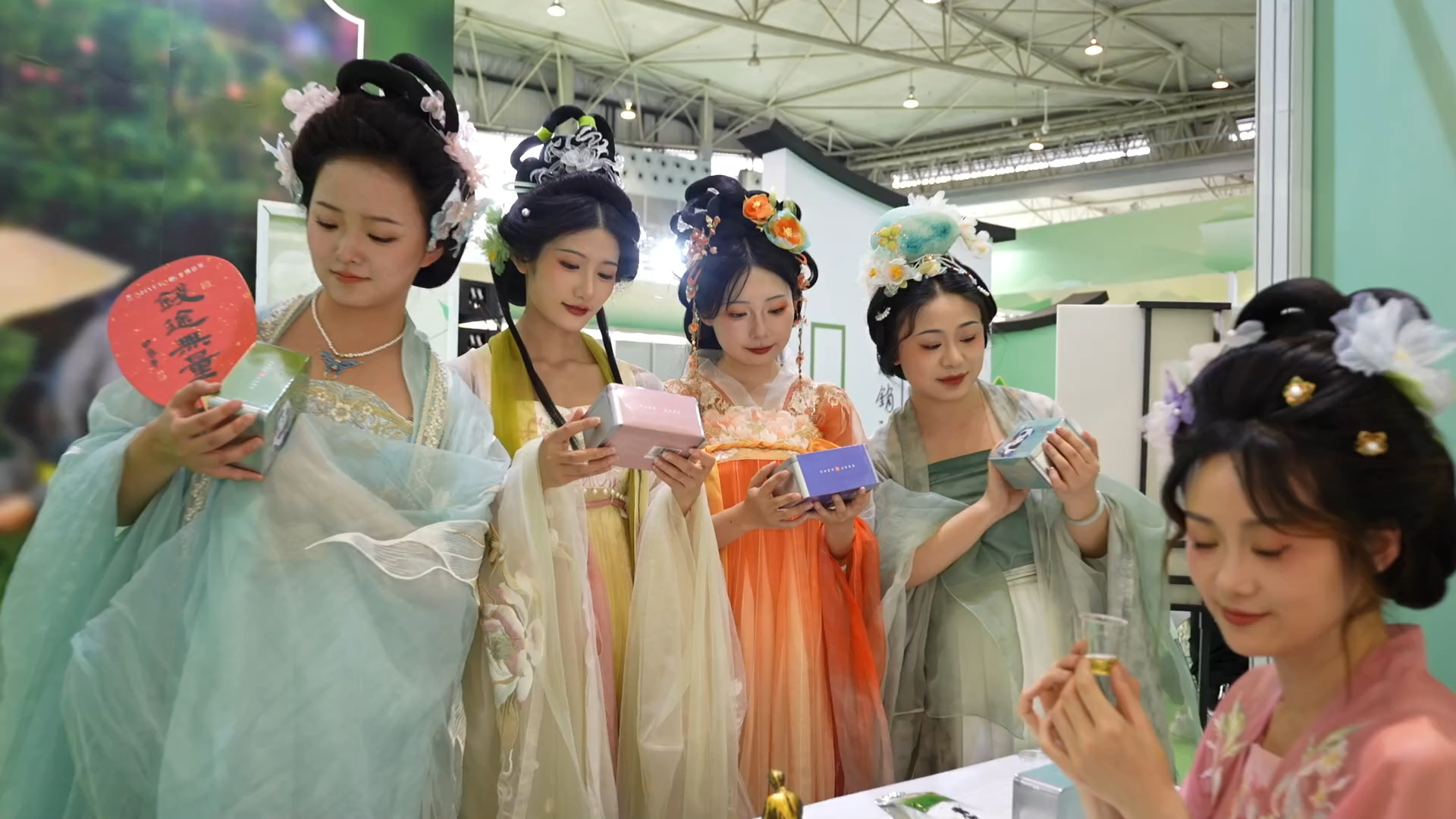四川茶博会 春茶汉服,相得益彰