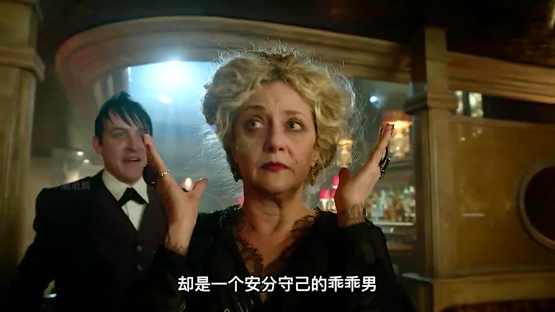 母亲遇害,彻底激怒了企鹅人,哥谭最强"cp"上线