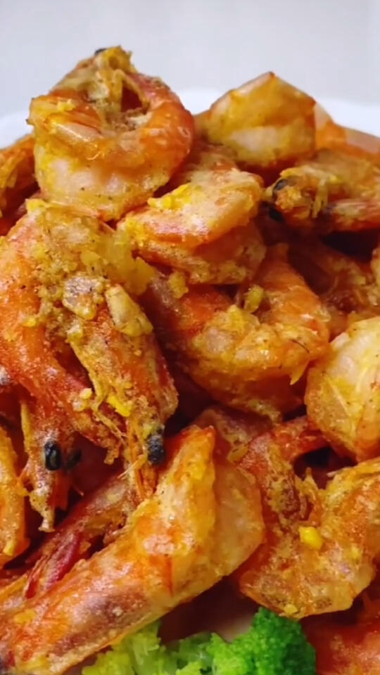 咸蛋黄炒虾金黄酥脆,外酥里嫩,一口一个_哔哩哔哩_bilibili