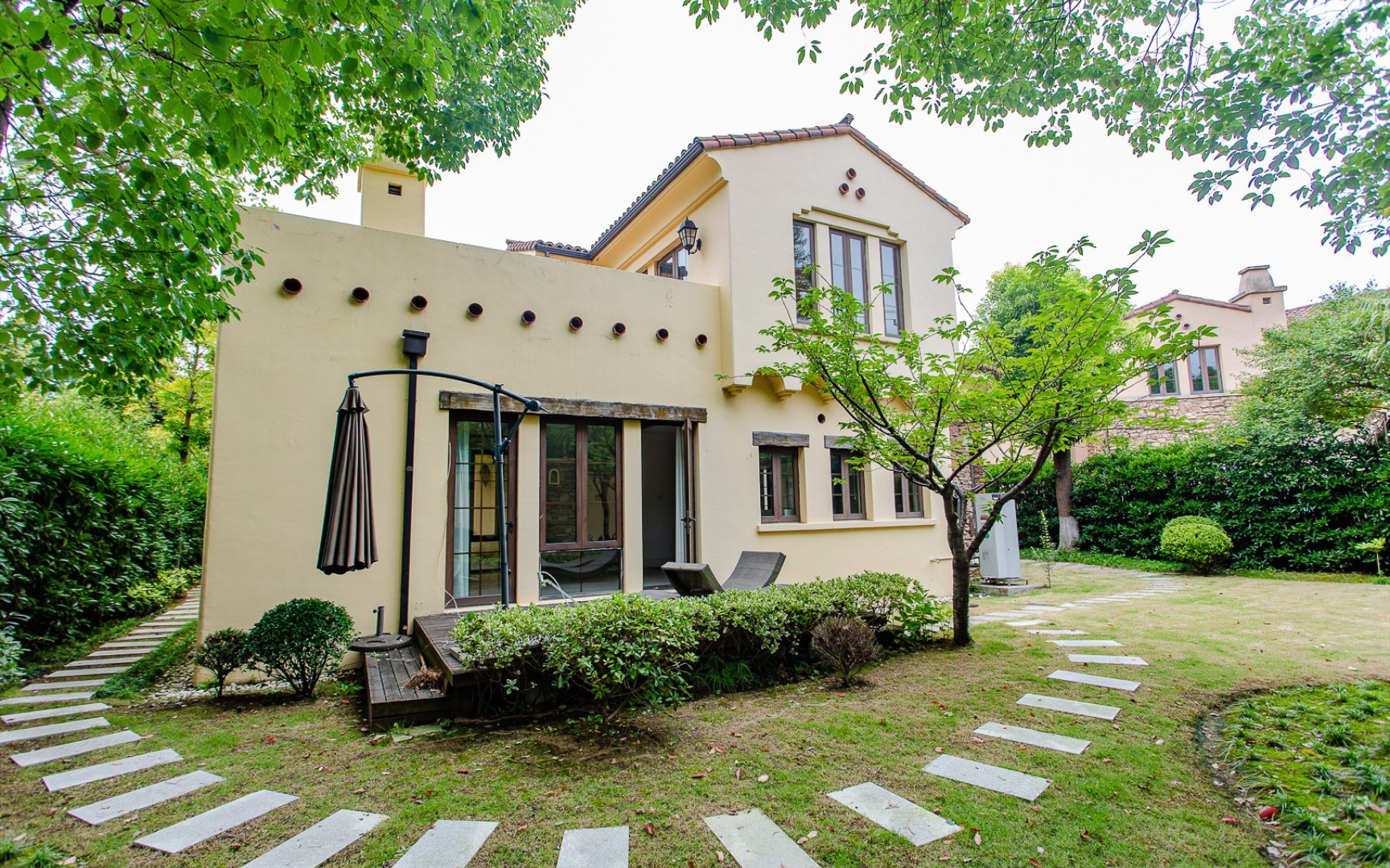 唐镇 独栋别墅 圣马丽诺桥语 360平方米 6室4厅2厨4卫 出租 4.5w