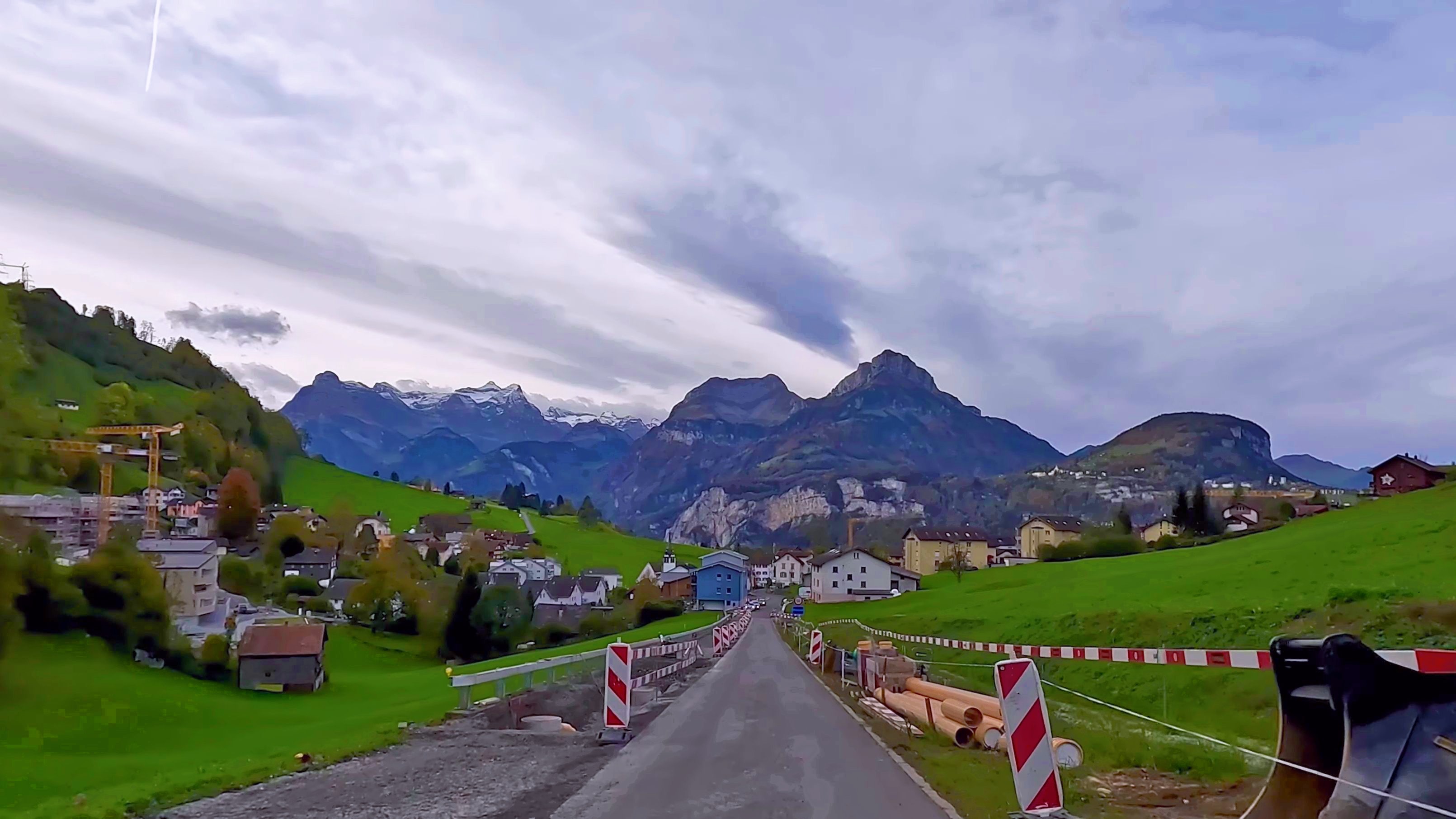 聆听音乐,享受瑞士的美丽风景!