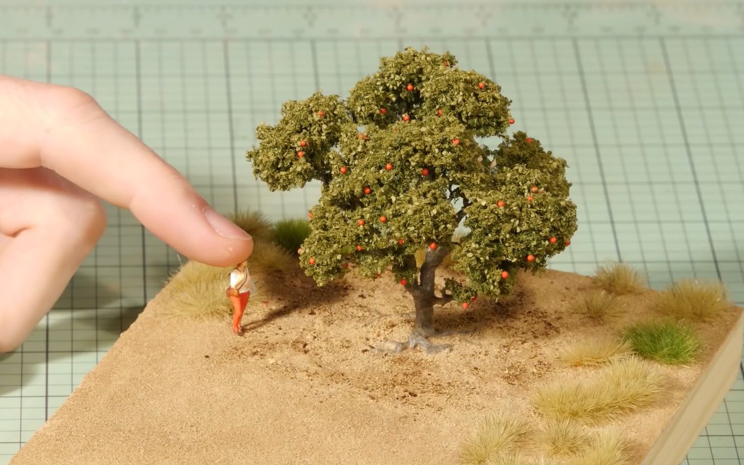 分享火车模型沙盘制作技巧之制作逼真的仿真苹果树