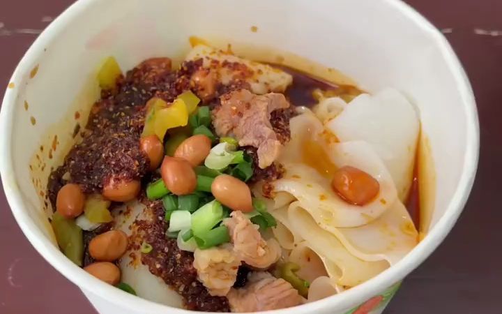 贵州特色遵义红油米皮🍝超大颗肉丁辣椒绝贵州地方特色美食遵义红油