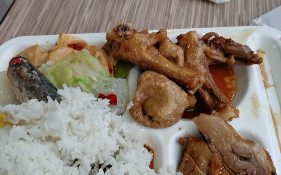 有钱没钱回家过年,在服务区吃饭38一个人,真的太难吃了!