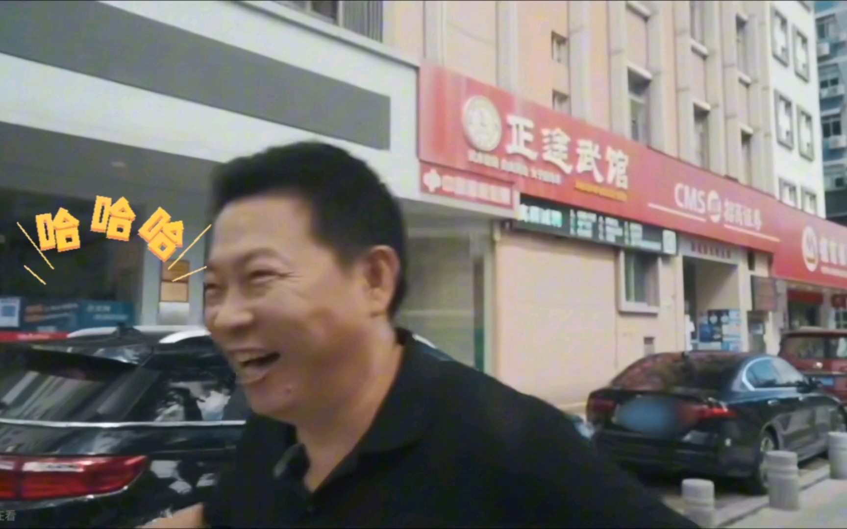 余承东幽默劝诫:"小姐姐,把特斯拉卖了,换问界吧,哈哈哈!