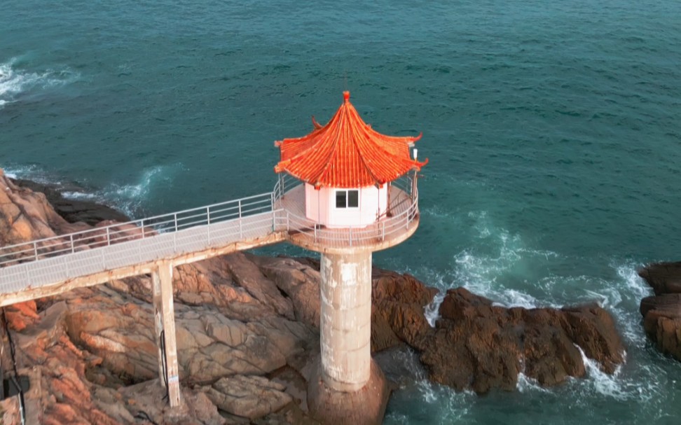 dji拍摄青岛的海边航拍视角的美丽海边